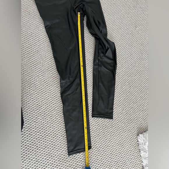 Vegan leather leggings - Picture 2 of 7